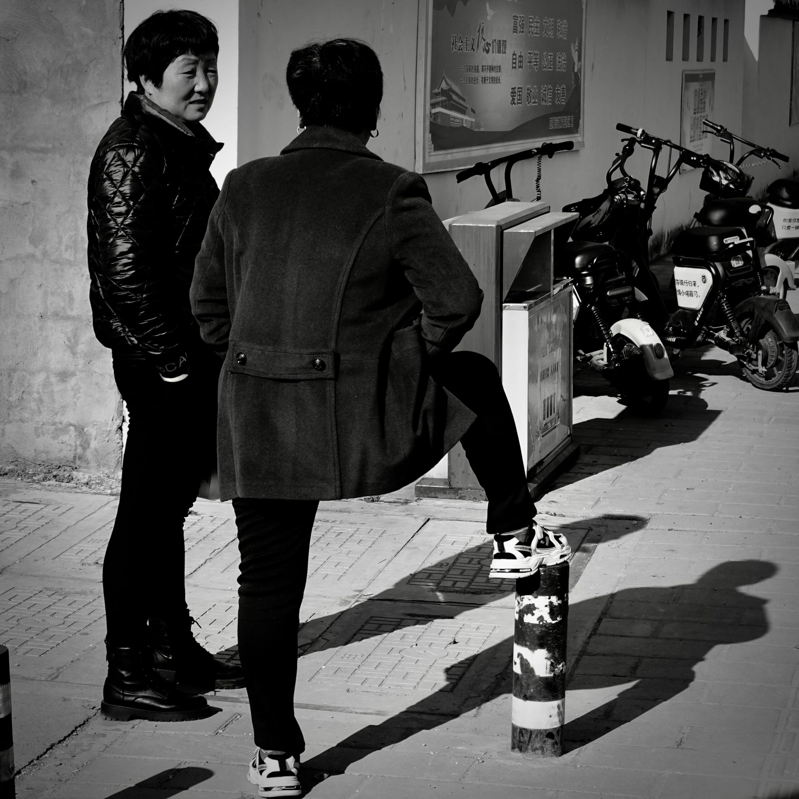 personas chinas hablando