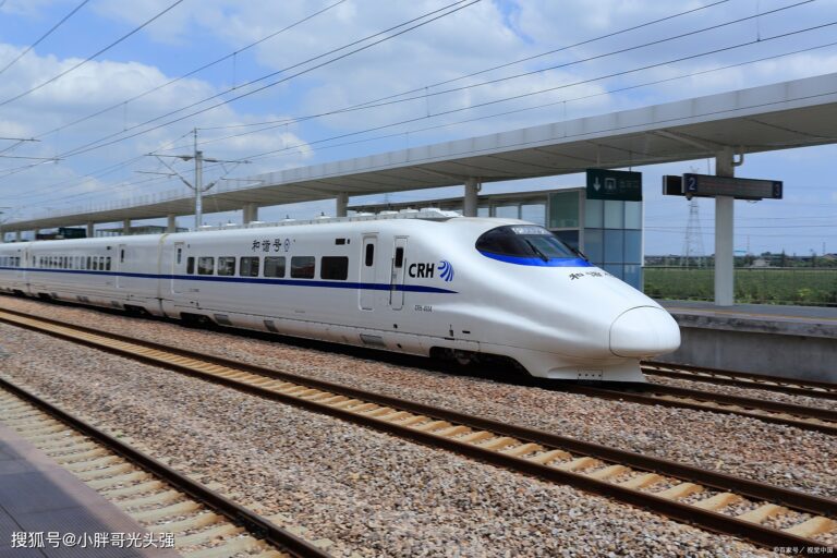 tren blanco portada