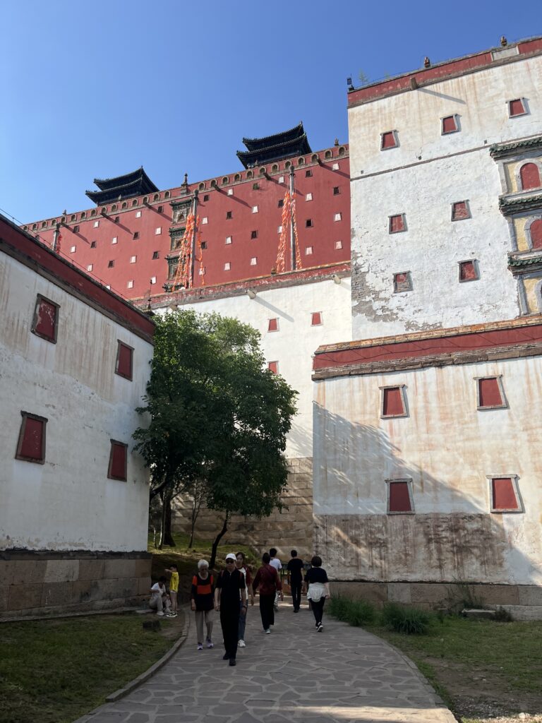 interior del entrada Templo Putuo Zongcheng en chengde interior del entrada Templo Putuo Zongcheng en chengde