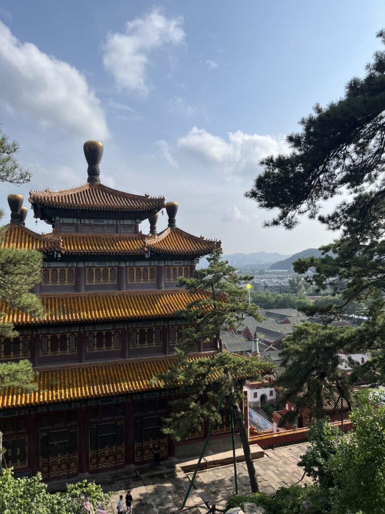 vista exterior de templo puning en chengde vista exterior de templo puning en chengde