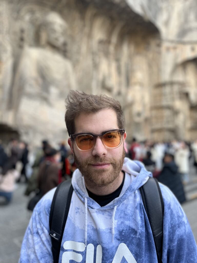 axi en las grutas de longmen